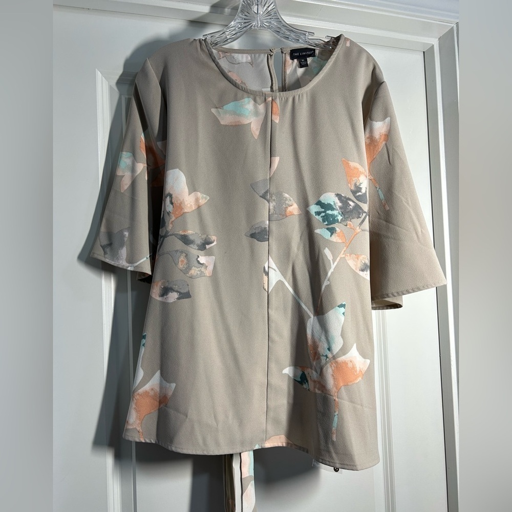 The‎ Limited Floral Beige Women's Top-Size XL